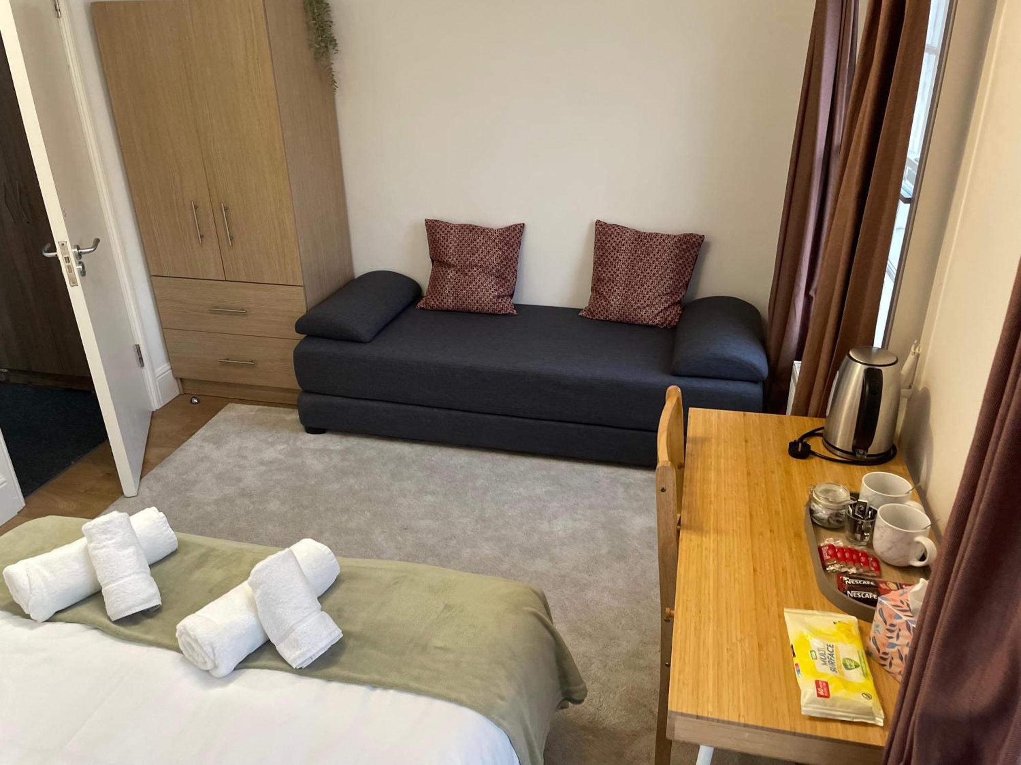 Caledonian Spacious Apartament Londra