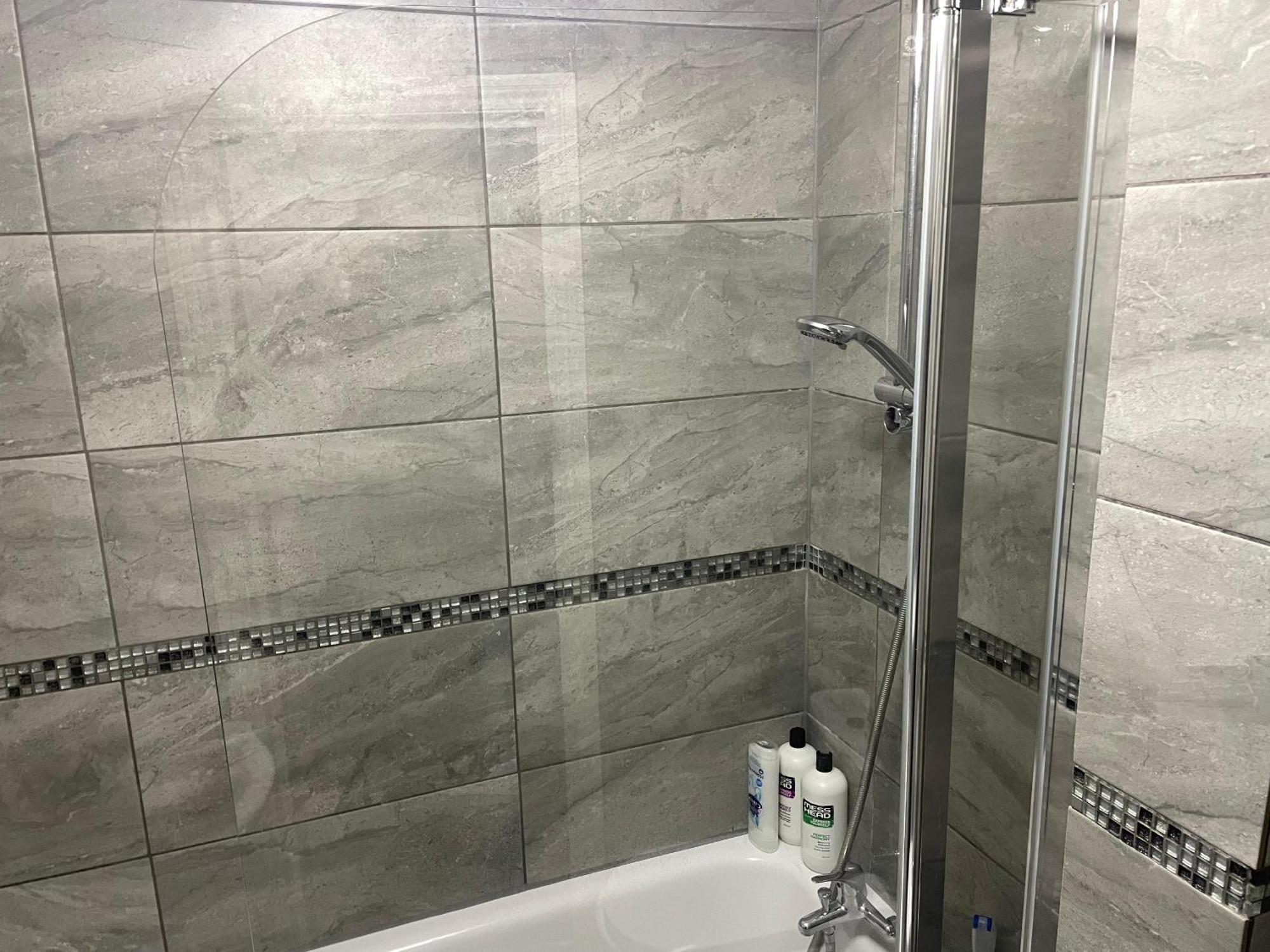 Caledonian Spacious Apartament *